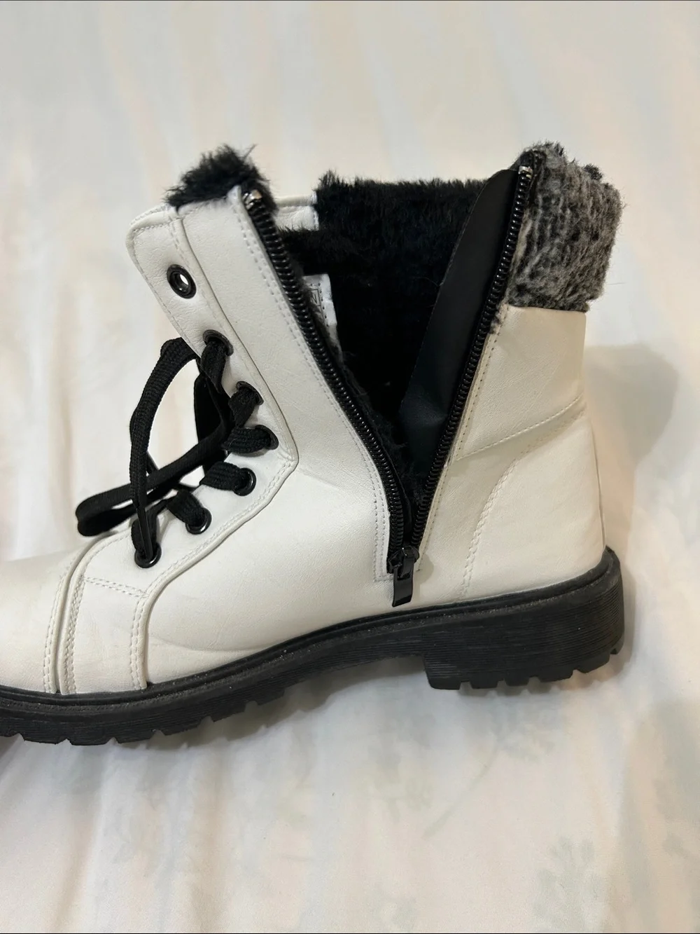Women's White Lace-Up Faux Fur Collar Ankle Boots